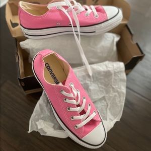 The converse Chuck Taylor all star